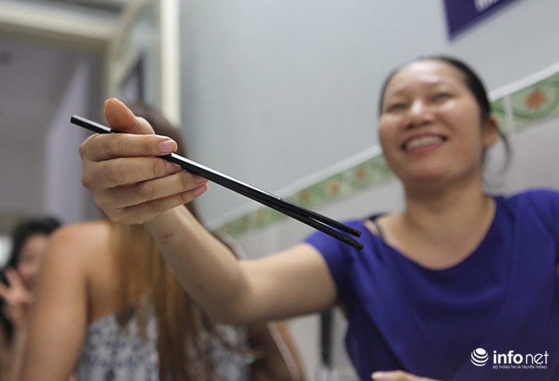 Đội mưa tới ăn