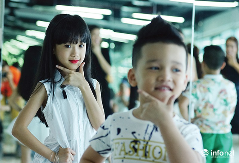 Bên trong các lớp đào tạo người mẫu nhí - ảnh 2