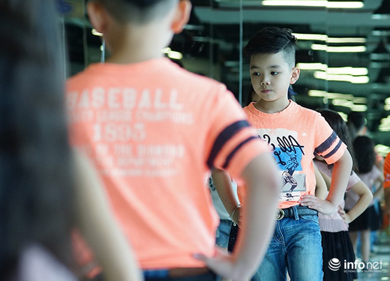 Bên trong các lớp đào tạo người mẫu nhí - ảnh 5