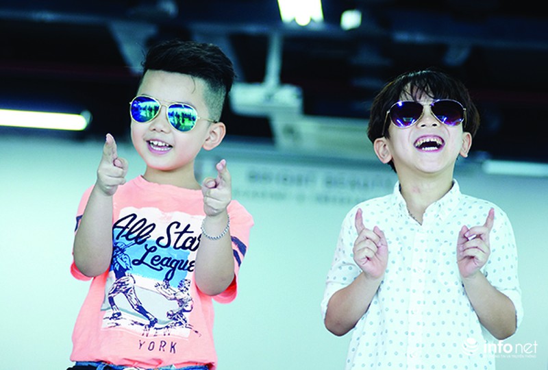 Bên trong các lớp đào tạo người mẫu nhí - ảnh 7