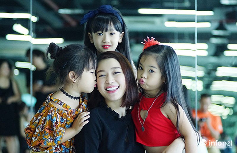 Bên trong các lớp đào tạo người mẫu nhí - ảnh 11