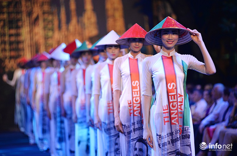 Hoa hậu Ngọc Hân xuất hiện cùng những