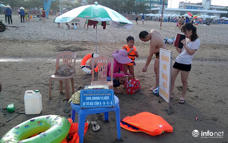Sầm Sơn thành biển người, hàng loạt dịch vụ