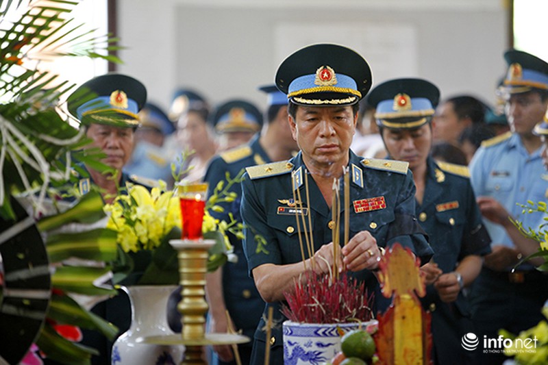 Xúc động giây phút tiễn biệt Đại tá phi công Trần Quang Khải - ảnh 5