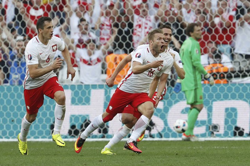 Bảng C: Đức, Ba Lan chia nhau 2 ngôi đầu bảng - ảnh 2