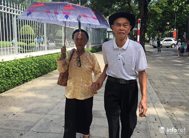 Con gái vợ chồng già nắm tay nhau trên biển: Bố mẹ tôi yêu thương nhau trọn đời! - ảnh 6