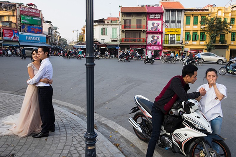 Những khoảnh khắc đời thường trong cuộc sống người Việt - ảnh 11