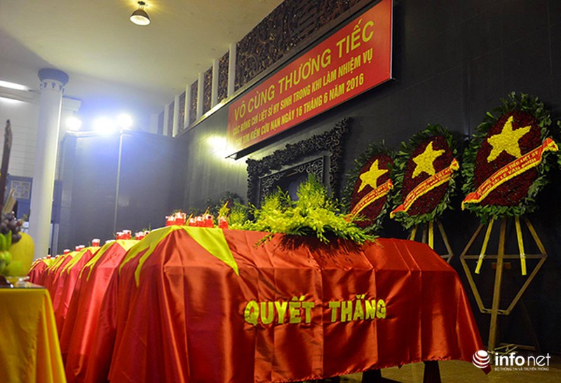 Lãnh đạo Đảng, Nhà nước viếng 9 liệt sĩ trên chuyến bay CASA 212 - ảnh 1