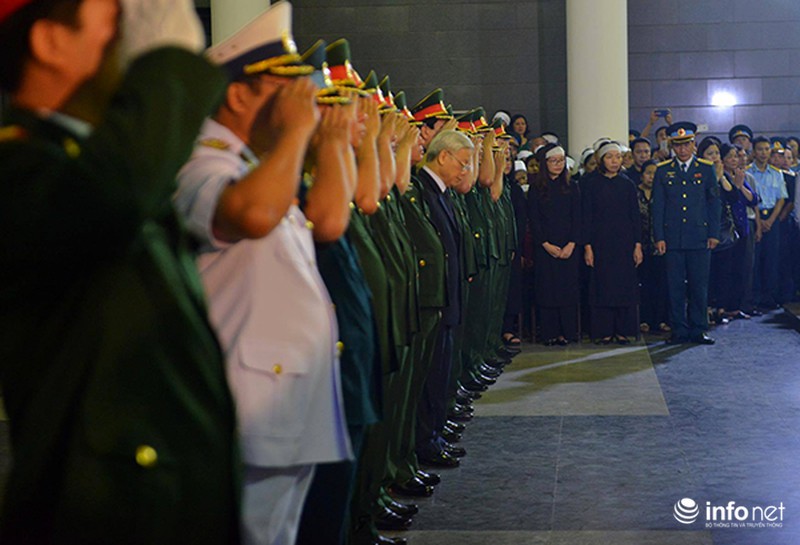 Lãnh đạo Đảng, Nhà nước viếng 9 liệt sĩ trên chuyến bay CASA 212 - ảnh 3