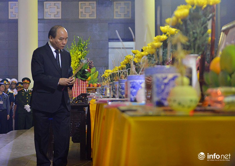 Lãnh đạo Đảng, Nhà nước viếng 9 liệt sĩ trên chuyến bay CASA 212 - ảnh 5