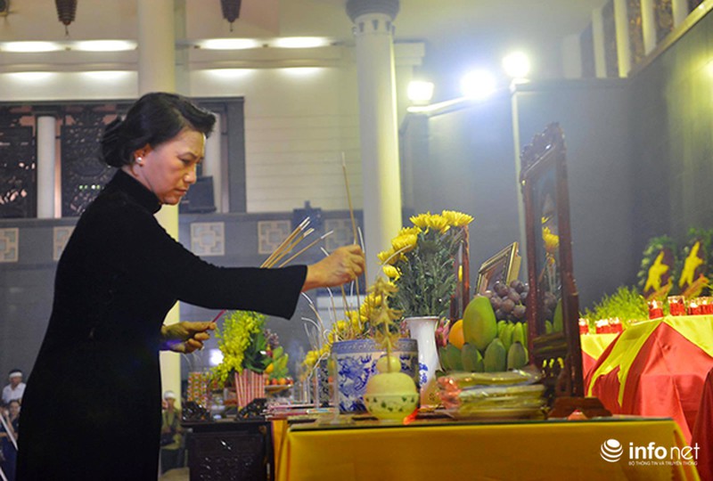Lãnh đạo Đảng, Nhà nước viếng 9 liệt sĩ trên chuyến bay CASA 212 - ảnh 6