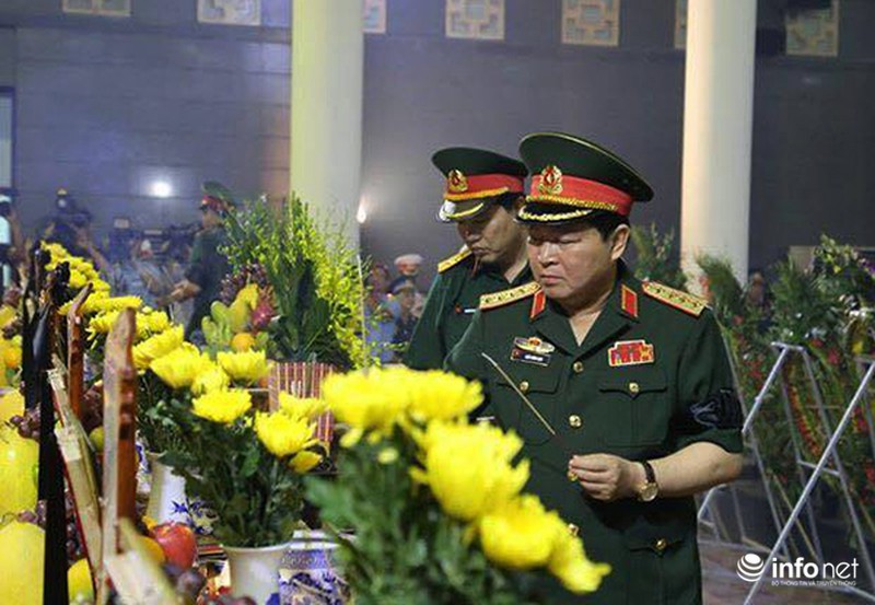 Lãnh đạo Đảng, Nhà nước viếng 9 liệt sĩ trên chuyến bay CASA 212 - ảnh 8