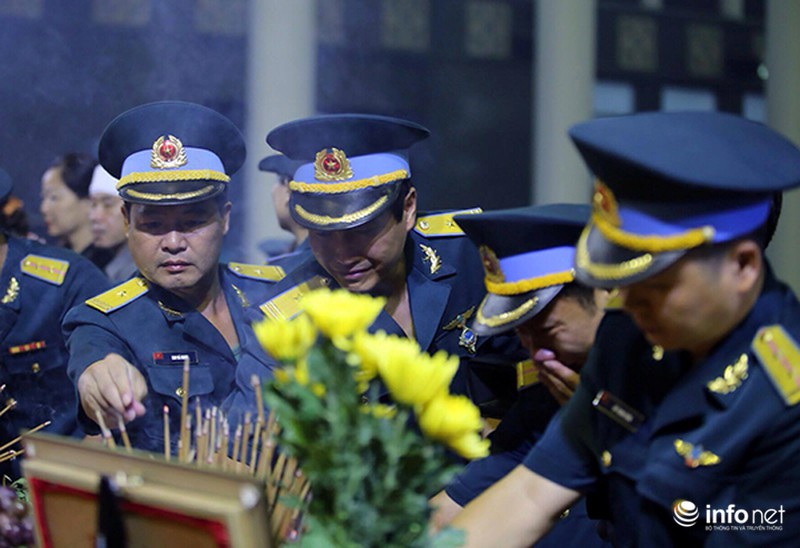 Lãnh đạo Đảng, Nhà nước viếng 9 liệt sĩ trên chuyến bay CASA 212 - ảnh 11