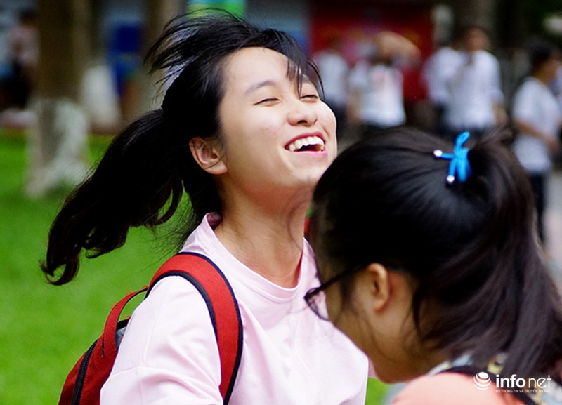 Thí sinh rạng rỡ sau kì thi quan trọng của cuộc đời - ảnh 1