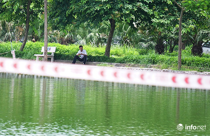 Người đàn ông trên người dính máu bơi ra giữa hồ rồi mất tích - ảnh 1