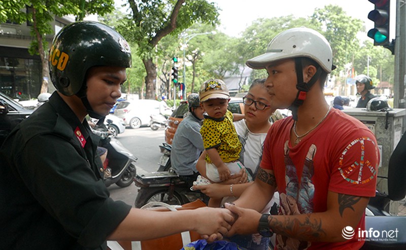 103 trường hợp bị CSCĐ xử phạt trong ngày đầu ra quân - ảnh 9