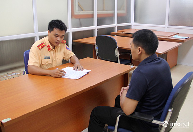 Xử phạt phụ huynh cho bé trai 5 tuổi điều khiển xe máy - ảnh 1