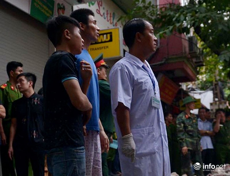 Hiện trường vụ sập nhà số 43 Cửa Bắc - ảnh 11