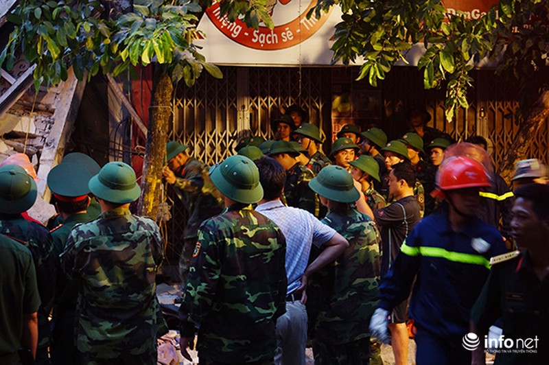 Hiện trường vụ sập nhà số 43 Cửa Bắc - ảnh 1