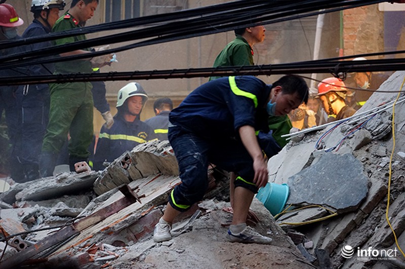 Hiện trường vụ sập nhà số 43 Cửa Bắc - ảnh 2