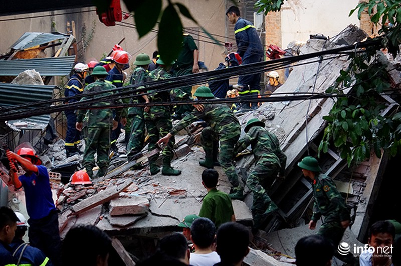 Hiện trường vụ sập nhà số 43 Cửa Bắc - ảnh 4