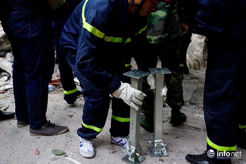 Hiện trường vụ sập nhà số 43 Cửa Bắc - ảnh 5