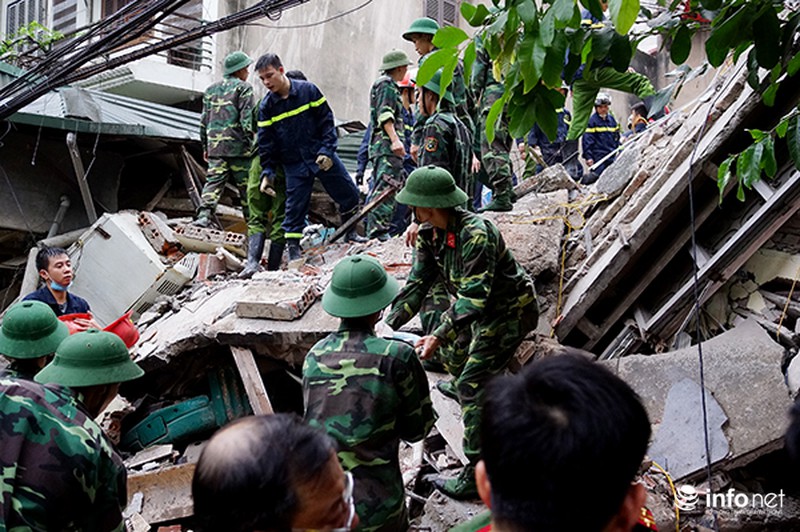 Hiện trường vụ sập nhà số 43 Cửa Bắc - ảnh 6