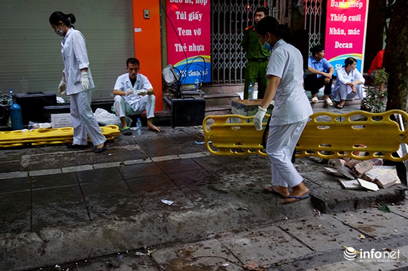 Hiện trường vụ sập nhà số 43 Cửa Bắc - ảnh 7