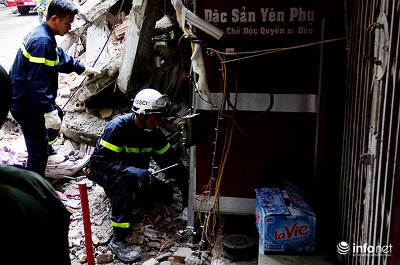 Hiện trường vụ sập nhà số 43 Cửa Bắc - ảnh 8