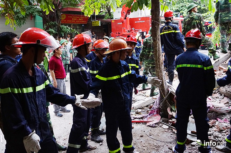 Hiện trường vụ sập nhà số 43 Cửa Bắc - ảnh 9