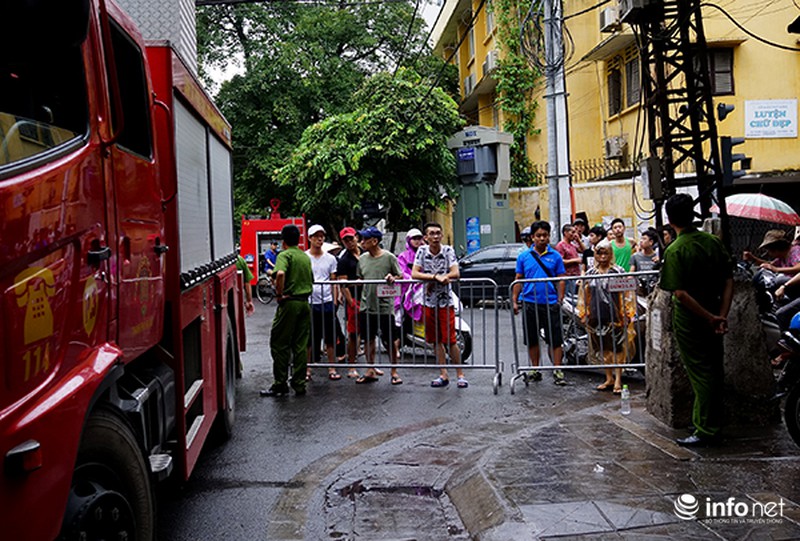 Hiện trường vụ sập nhà số 43 Cửa Bắc - ảnh 12