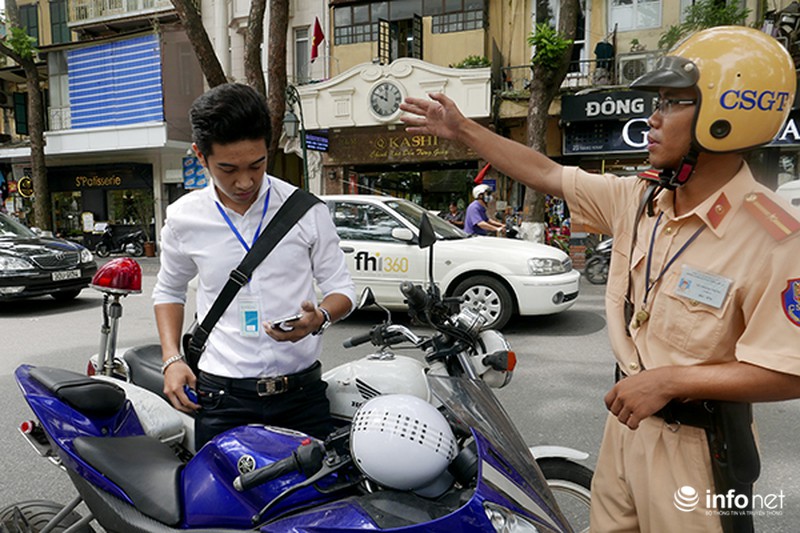 Hà Nội: 40 tuổi vẫn bị CSGT xử phạt vì chơi Pokemon Go - ảnh 1