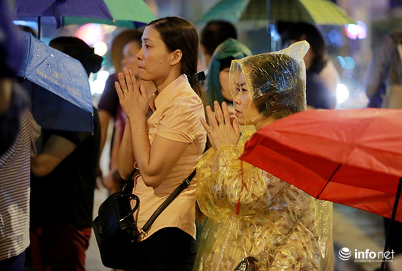 Hàng nghìn người đội mưa nghe giảng kinh Vu Lan ở chùa Phúc Khánh - ảnh 6