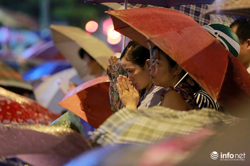 Hàng nghìn người đội mưa nghe giảng kinh Vu Lan ở chùa Phúc Khánh - ảnh 7