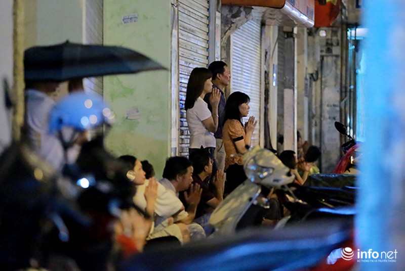 Hàng nghìn người đội mưa nghe giảng kinh Vu Lan ở chùa Phúc Khánh - ảnh 10