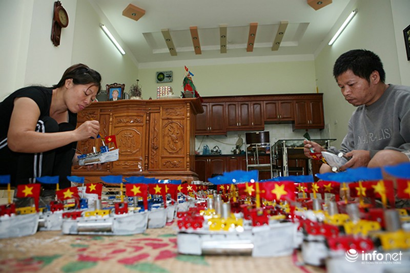 Cận cảnh quy trình làm món đồ chơi đắt giá nhất một thời - tàu thủy chạy dầu hỏa - ảnh 10