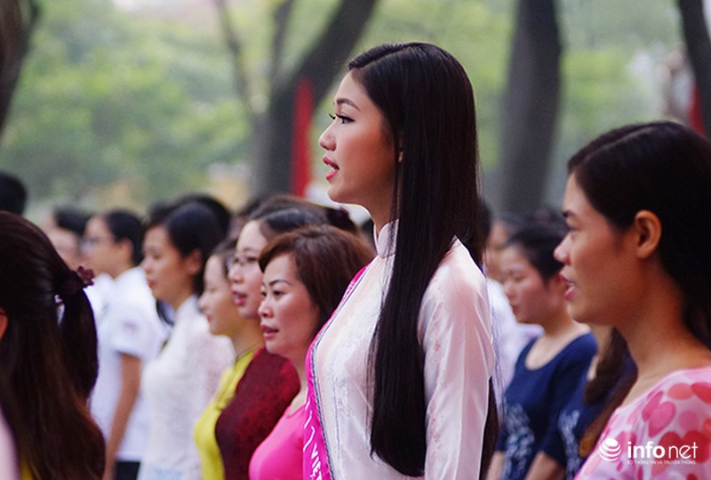 Á hậu, Hoa hậu Việt Nam đua sắc với nữ sinh trong ngày khai giảng - ảnh 6