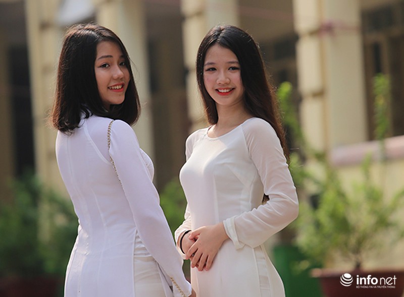 Á hậu, Hoa hậu Việt Nam đua sắc với nữ sinh trong ngày khai giảng - ảnh 12