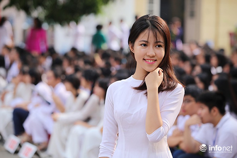 Á hậu, Hoa hậu Việt Nam đua sắc với nữ sinh trong ngày khai giảng - ảnh 13