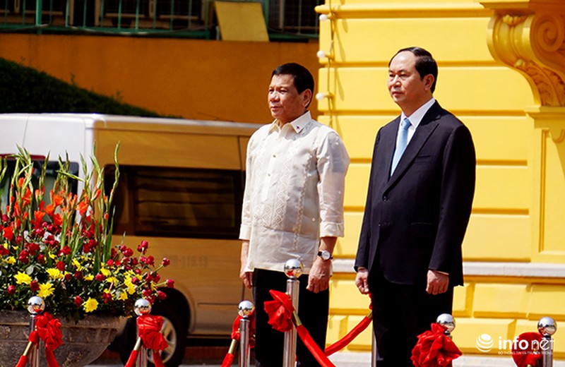 Chủ tịch nước Trần Đại Quang đón Tổng thống Philippines Duterte tại Phủ Chủ tịch - ảnh 2