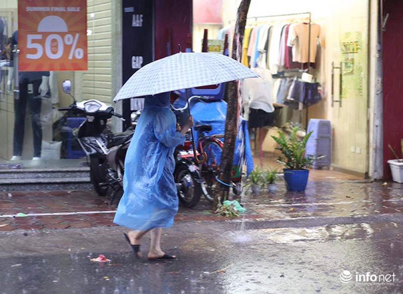 Hà Nội: Gần 10h sáng, người đi đường vẫn phải bật đèn pha - ảnh 3
