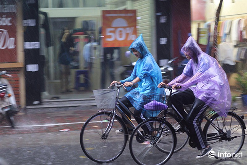 Hà Nội: Gần 10h sáng, người đi đường vẫn phải bật đèn pha - ảnh 5