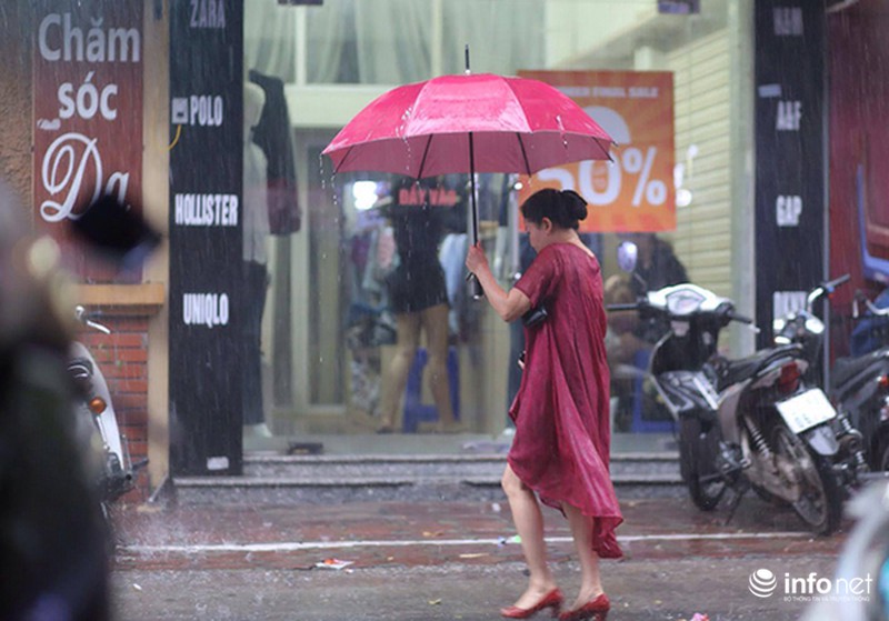 Hà Nội: Gần 10h sáng, người đi đường vẫn phải bật đèn pha - ảnh 7