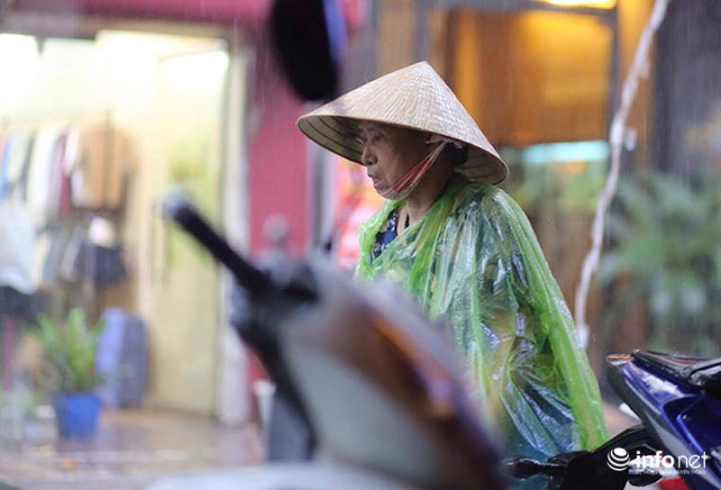 Hà Nội: Gần 10h sáng, người đi đường vẫn phải bật đèn pha - ảnh 10