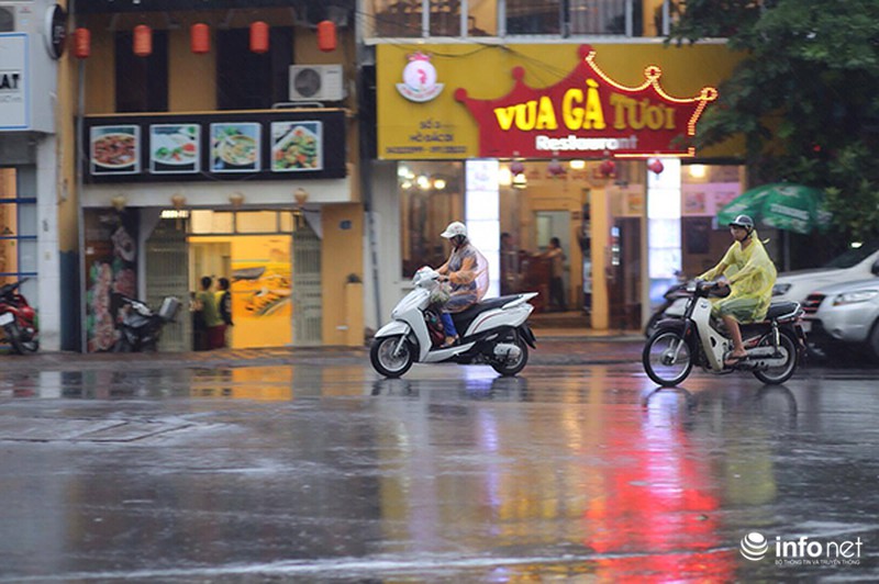 Hà Nội: Gần 10h sáng, người đi đường vẫn phải bật đèn pha - ảnh 11