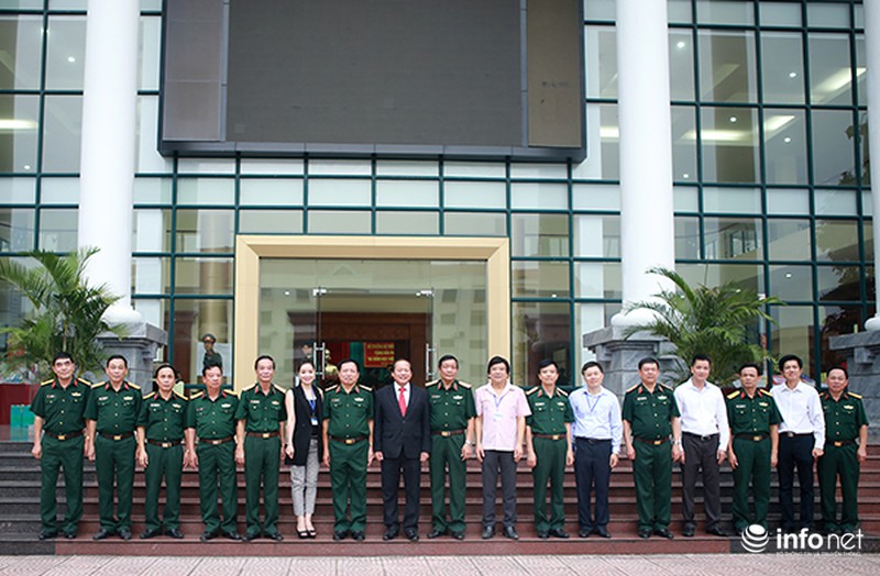 Bộ trưởng Trương Minh Tuấn tặng phim tư liệu cho Học viện Chính trị - ảnh 3