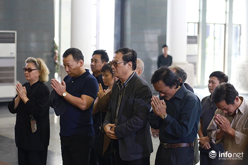 Các NS Xuân Bắc, Quốc Khánh, Hương Tươi, Vân Dung... đến tiễn đưa NSƯT Phạm Bằng - ảnh 1