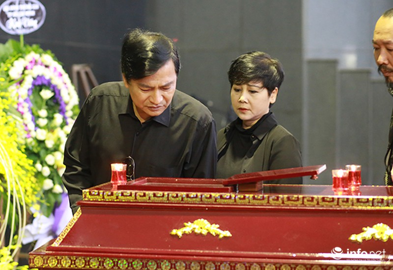 Các NS Xuân Bắc, Quốc Khánh, Hương Tươi, Vân Dung... đến tiễn đưa NSƯT Phạm Bằng - ảnh 3