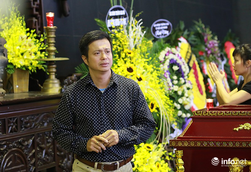 Các NS Xuân Bắc, Quốc Khánh, Hương Tươi, Vân Dung... đến tiễn đưa NSƯT Phạm Bằng - ảnh 9