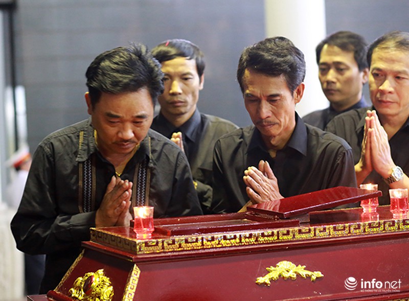 Các NS Xuân Bắc, Quốc Khánh, Hương Tươi, Vân Dung... đến tiễn đưa NSƯT Phạm Bằng - ảnh 16